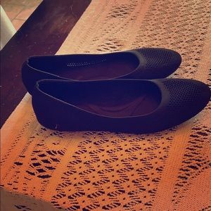 Vera wang cushioned flats